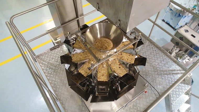Automatic packaging equipment protected against overload